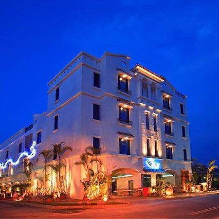 Blue Coast Spa Motel Keelung Buitenkant foto