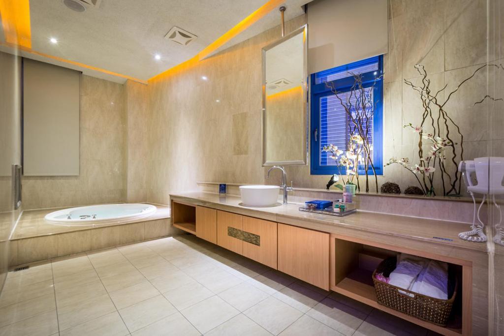 Blue Coast Spa Motel Keelung Buitenkant foto